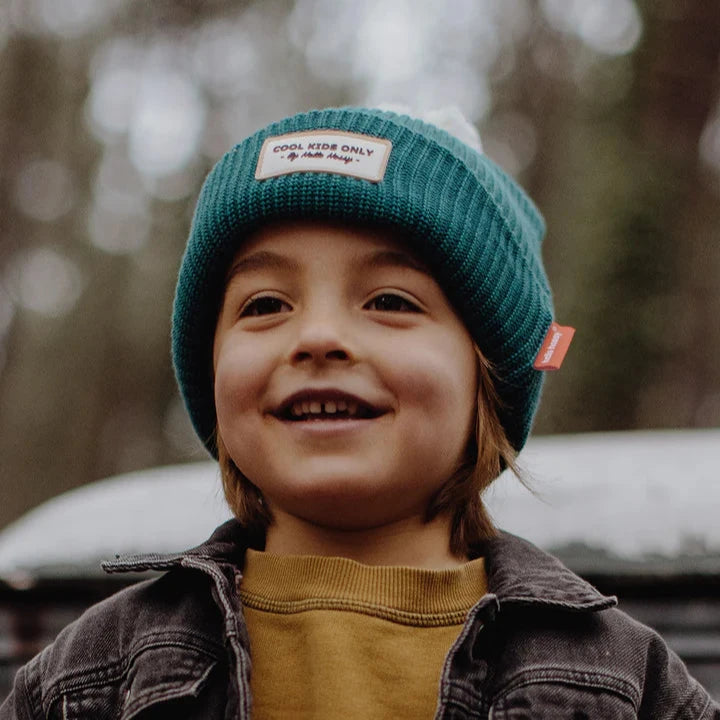 Muts block duck hello hossy groen green kindermuts met pompom beige