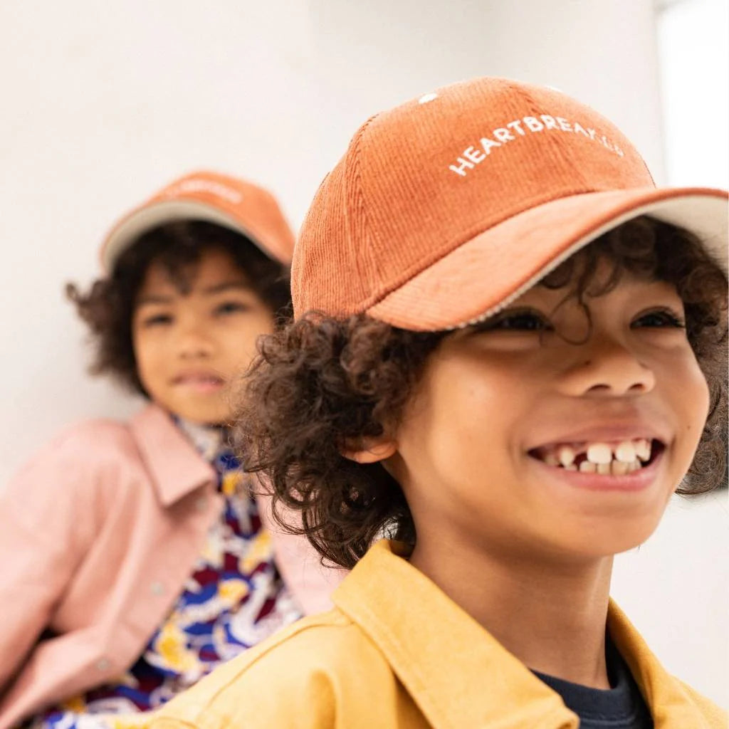 bruine winterse pet chamaye jongenspet